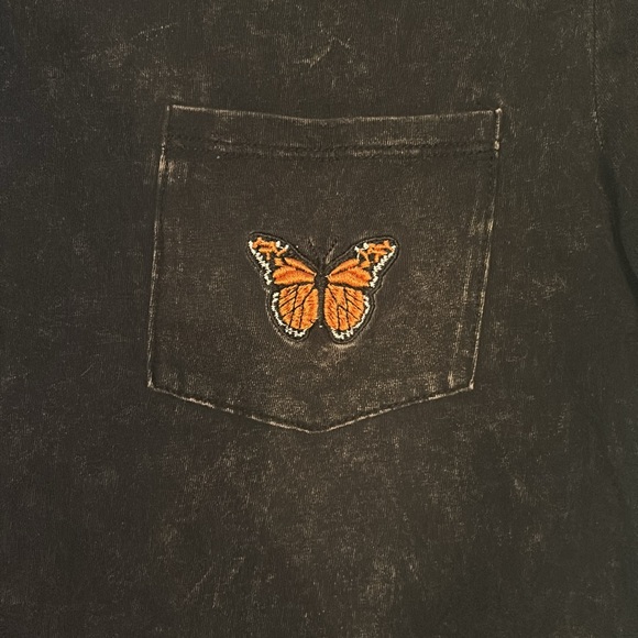 🪩faded black butterfly crop top - Picture 3 of 3